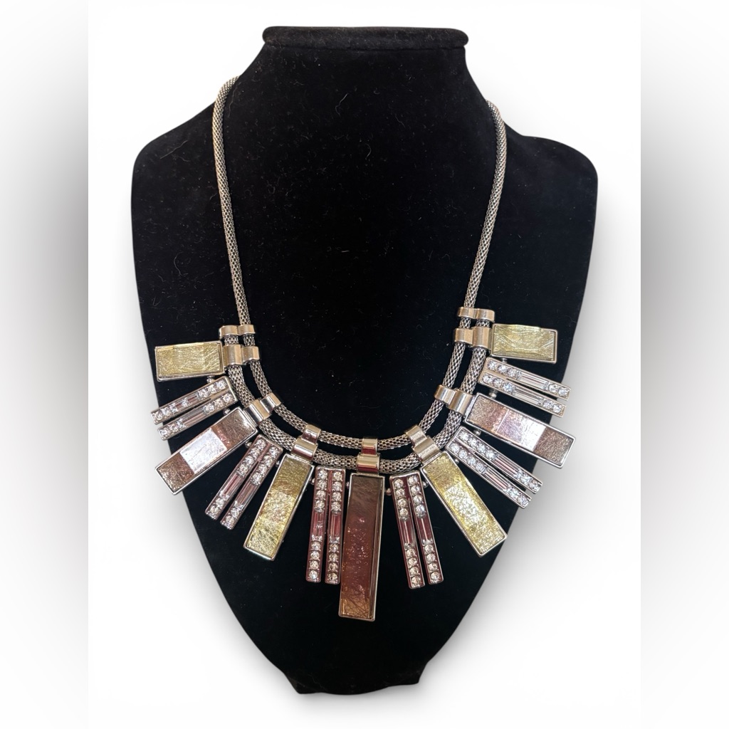 Jennifer Lopez Light Pink And Green Statement Necklace- 16 Inches